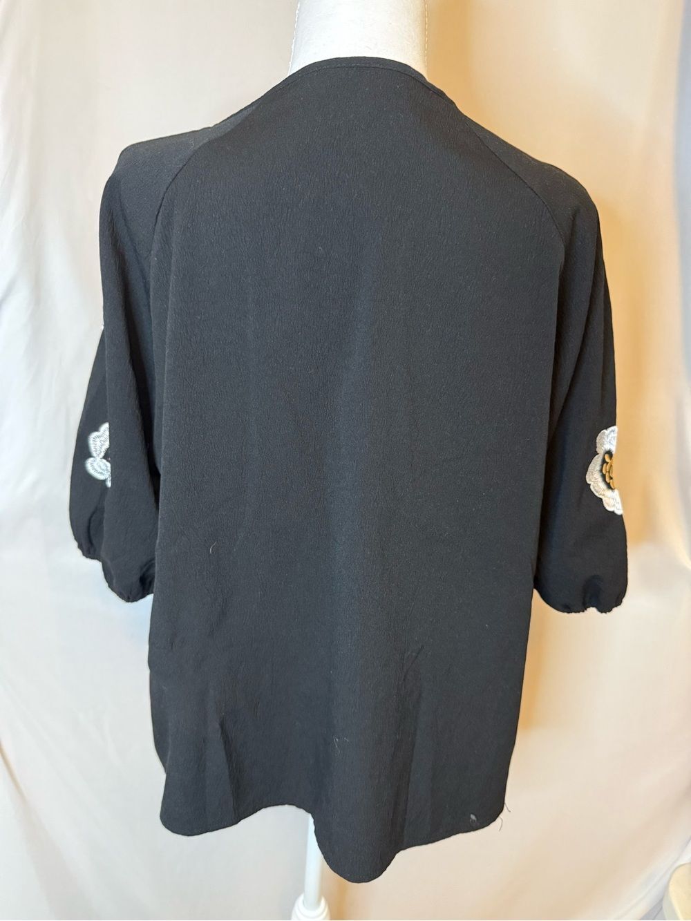 Boho Black Tunic Top Floral Embroidered Split Neck Short Sleeve Large - Picture 3 of 7